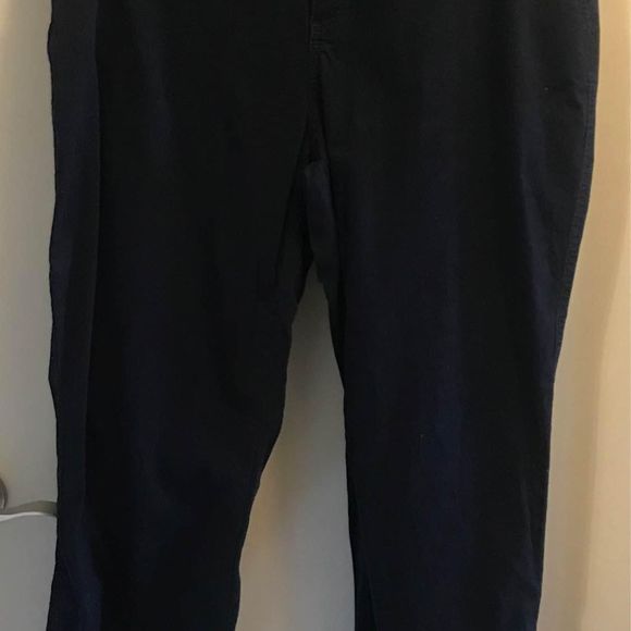 Women’s size 18W navy blue pants straight leg by St. John’s Bay great condition - Picture 1 of 4